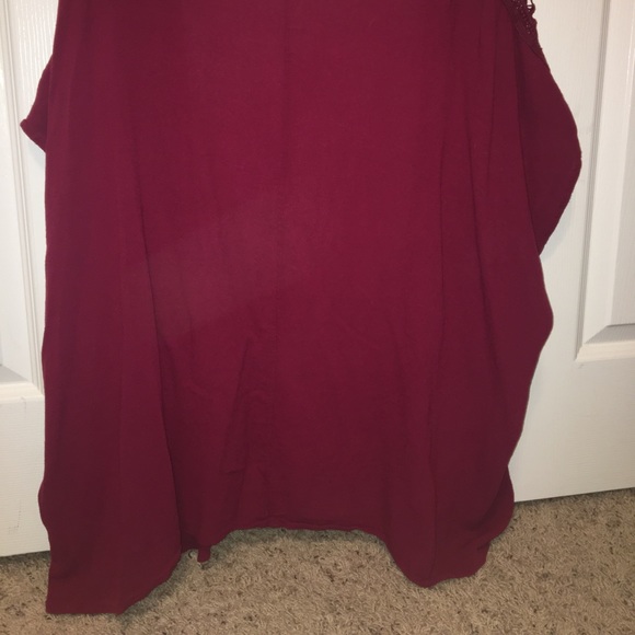 Maroon Cardigan Vanity with lace shoulders - Picture 4 of 4